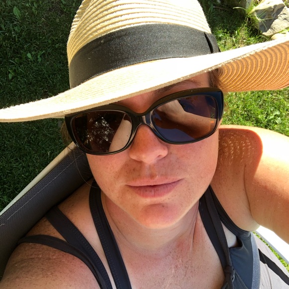 Meet your Posher, Laurie - Picture 1 of 1